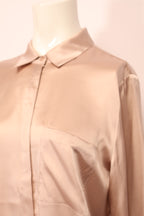 Helle, lockere Bluse von Labelstorys aus der FAME Kollektion, aus leichtem Stoff mit feinen Details.