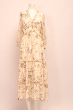 Elegantes Riani Kleid von Labelstorys, detailreiche Stoffstruktur und moderne Passform, auf einem weißen Hintergrund präsentiert.