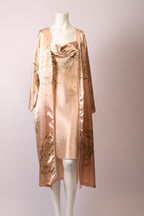 Eleganter Kimono von Labelstorys aus weichem Stoff mit floralem Muster, langärmlig und locker geschnitten.