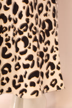 Anine Bing Kleid von Labelstorys, elegantes Damenkleid mit stilvollem Schnitt und modischen Details, auf einem weißen Hintergrund.