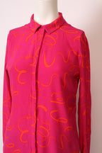 Leichte Fabienne Chapot Bluse von Labelstorys in zartem Stoff, mit eleganten Details und langem Ärmel, auf weißem Hintergrund.