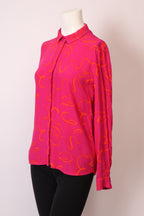 Helle Fabienne Chapot Bluse von Labelstorys mit langem Arm und schöner Musterung, gebunden im Vorderbereich.