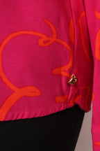 Helle Fabienne Chapot Bluse von Labelstorys mit langem Arm und lockerer Passform, aus weichem Stoff, auf weißem Hintergrund.