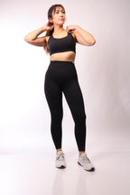 Sportbabe Shirt von Labelstorys, bequemes sportliches Damen-T-Shirt, weiß mit Logo-Print, auf Bild sichtbar.