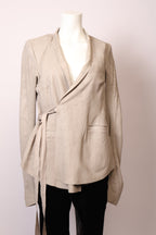 Dunkelgraue Rick Owens Jacke von Labelstorys, mit Reißverschluss und strukturiertem Stoff, detailreiche Nahaufnahme