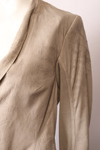 Schwarze Rick Owens Jacke von Labelstorys mit modernem Schnitt, auf einem weißen Hintergrund fotografiert.
