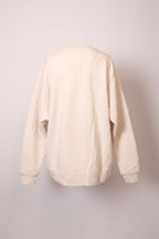 Weißer JACKS Beauty Line Pullover von Labelstorys mit rundem Ausschnitt und lockerer Passform, auf einem weißen Hintergrund.