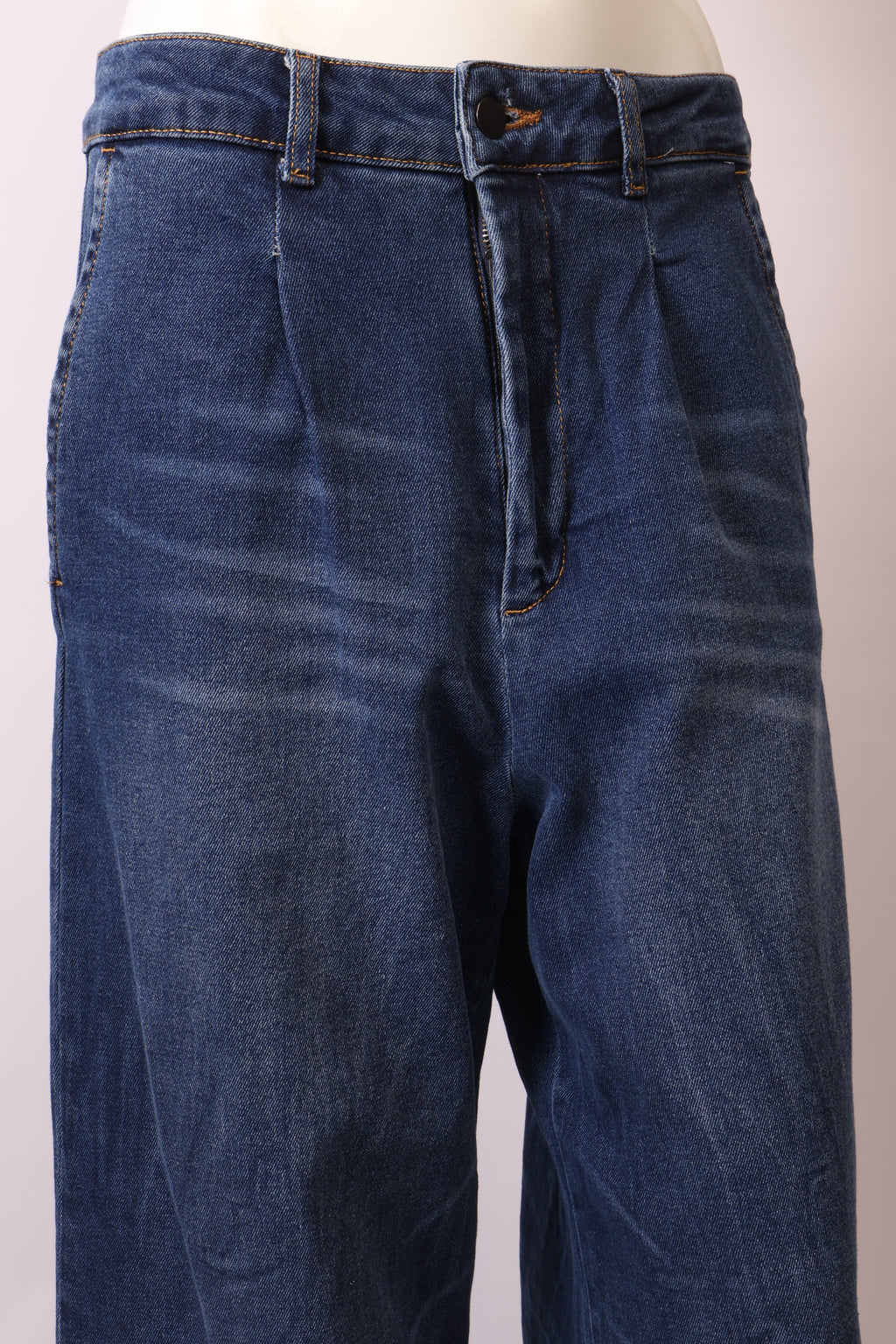 Gitta Banko – RYLEE Jeans