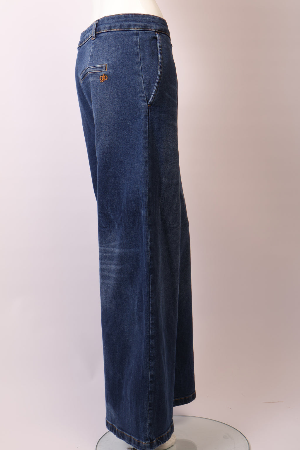 Gitta Banko – RYLEE Jeans