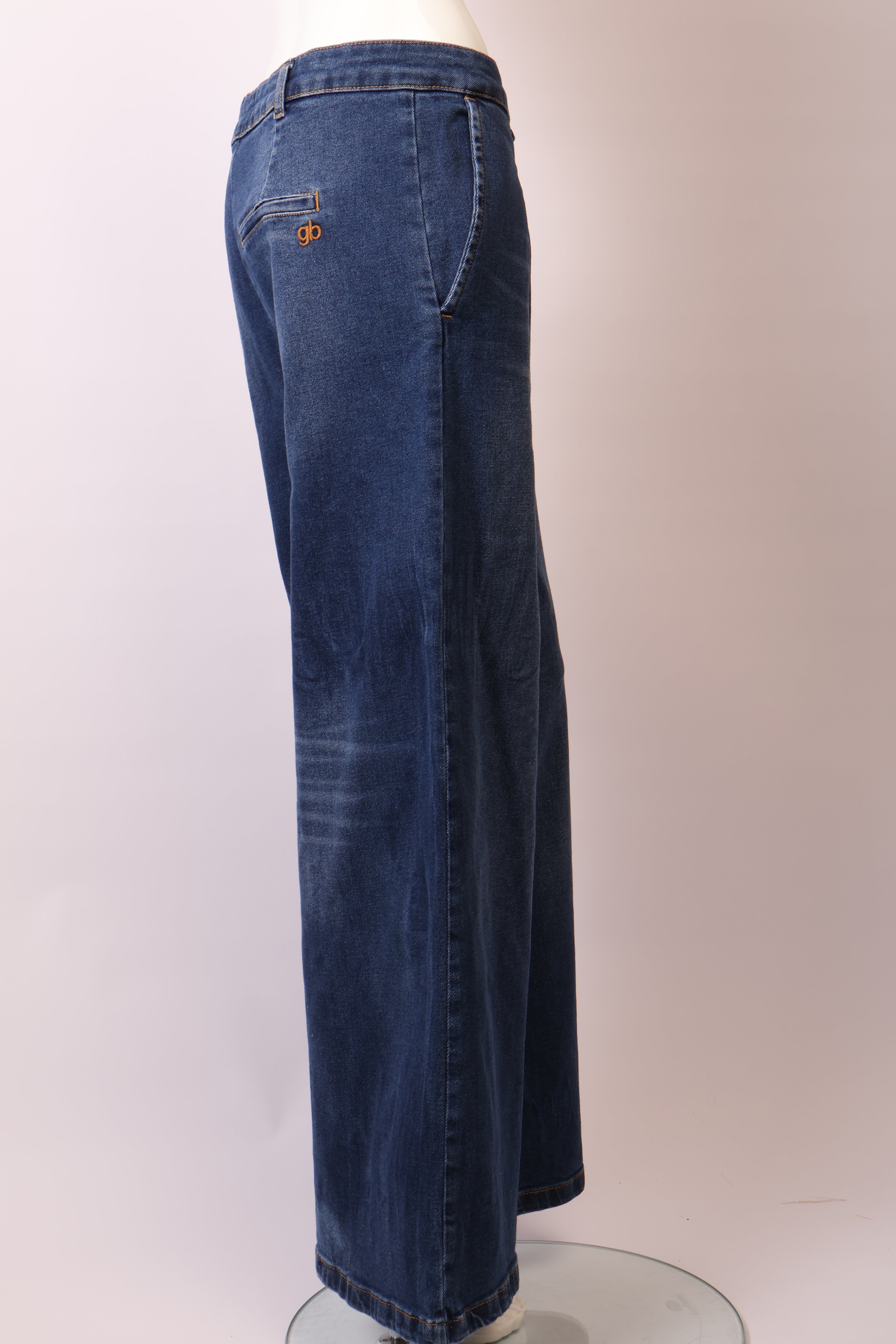 Gitta Banko – RYLEE Jeans