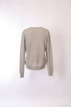 Weicher Extreme Cashmere Pullover von Labelstorys in neutraler Farbe, Detailaufnahme des kuscheligen Stoffes.