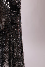 Lagenrock von Labelstorys, modisches Damen-Outfit, mit strukturierter Textur und trendigem Design, auf einem weißen Hintergrund.
