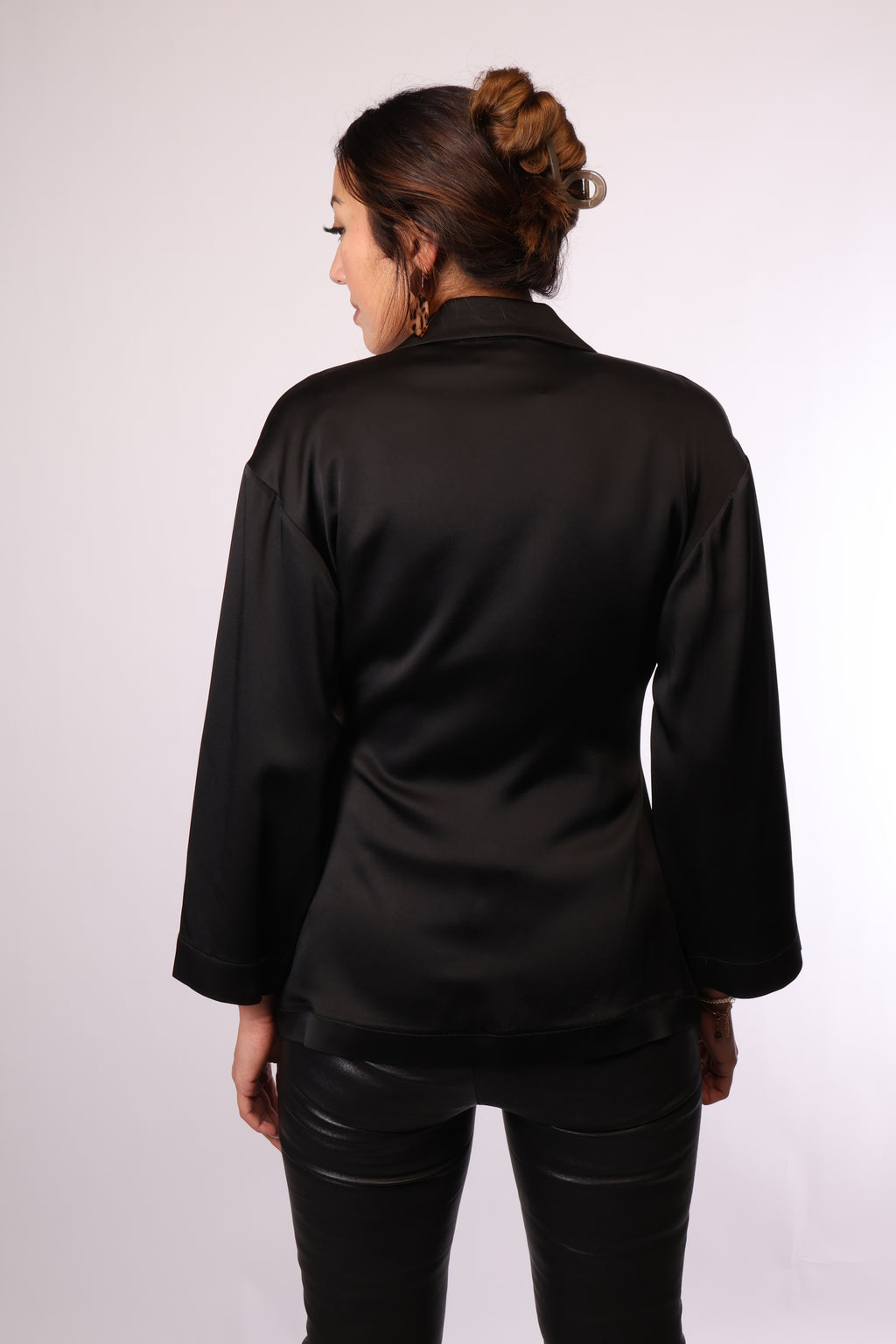 Preloved- Edle Jacke von Blumarine in Schwarz glänzend – Made in Italy