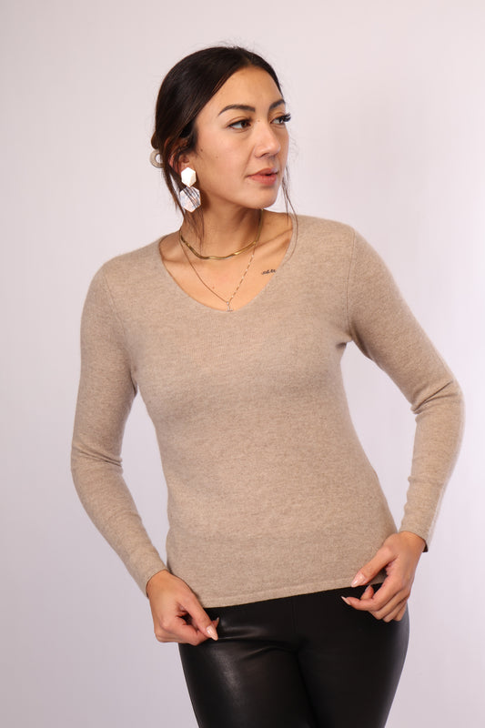 Preloved Pullover von White T mit V-Ausschnitt in Sandton – Größe M
