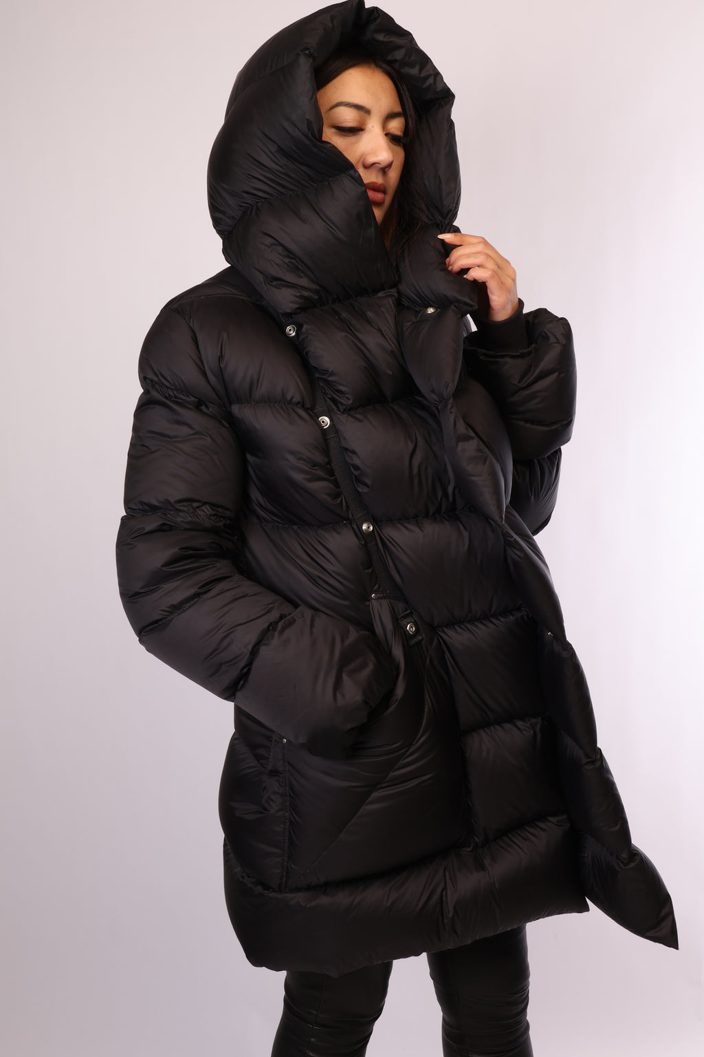 Preloved Rick Owens Steppmantel „Performa“ in Schwarz – Größe XS Frontansicht