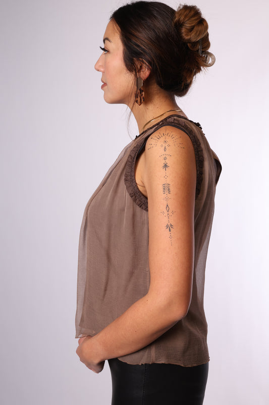 Preloved Ärmellose Bluse von St. Emile aus 100% Seide – Größe 38 (M)