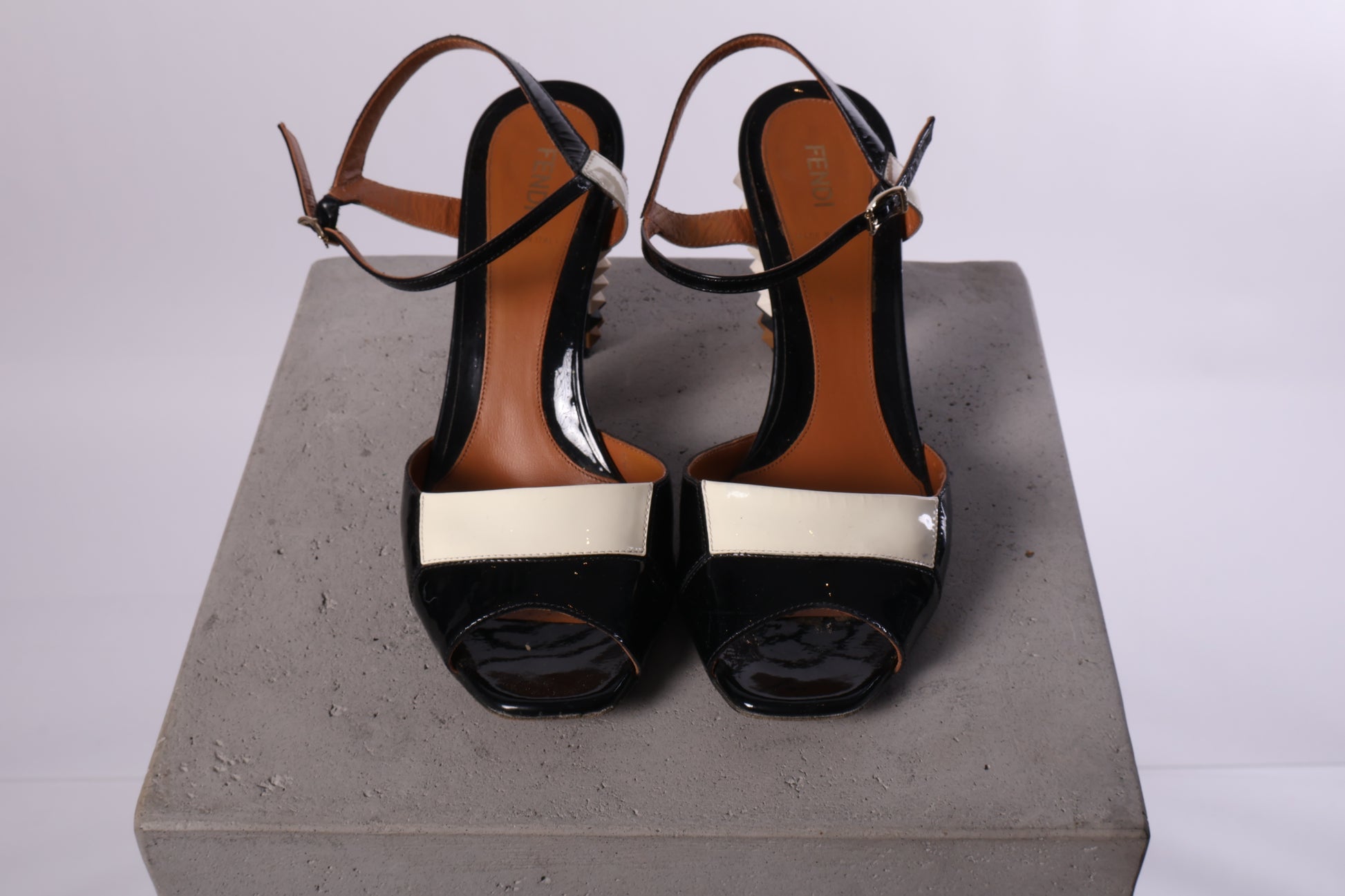 Schwarz/weiß farbende Pumps von Fendi
