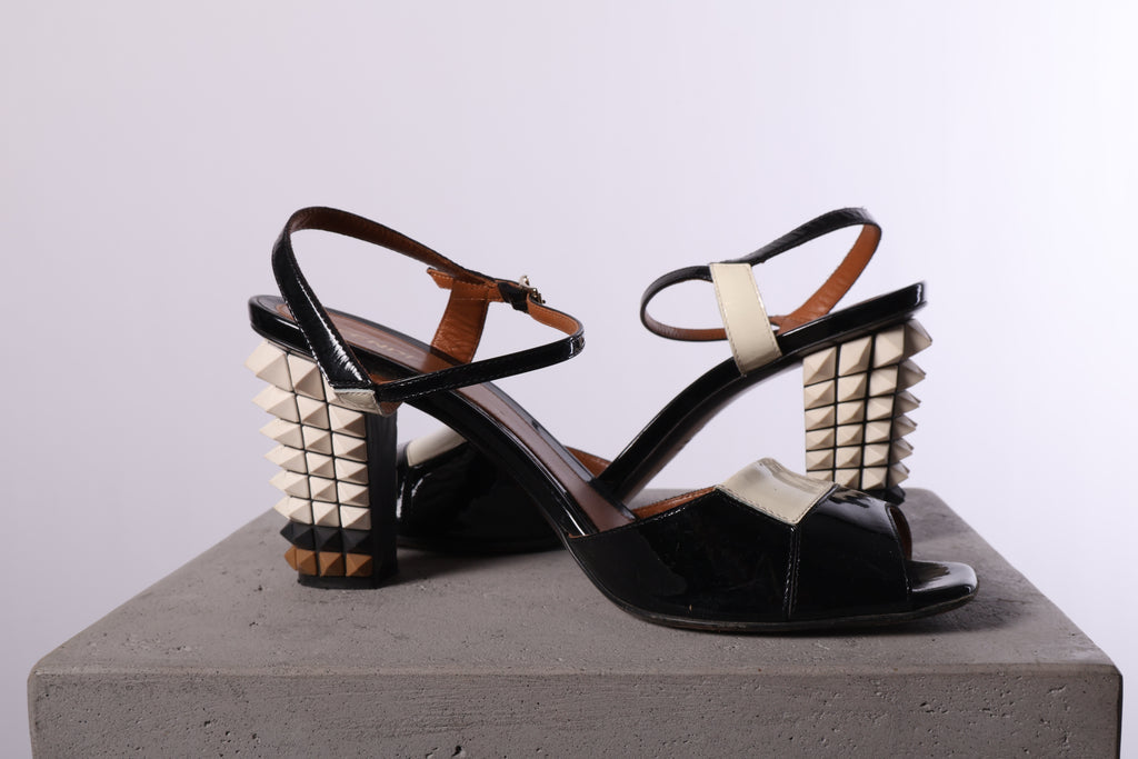Secondhand_Fendi_Pumps Beidseitige Ansicht