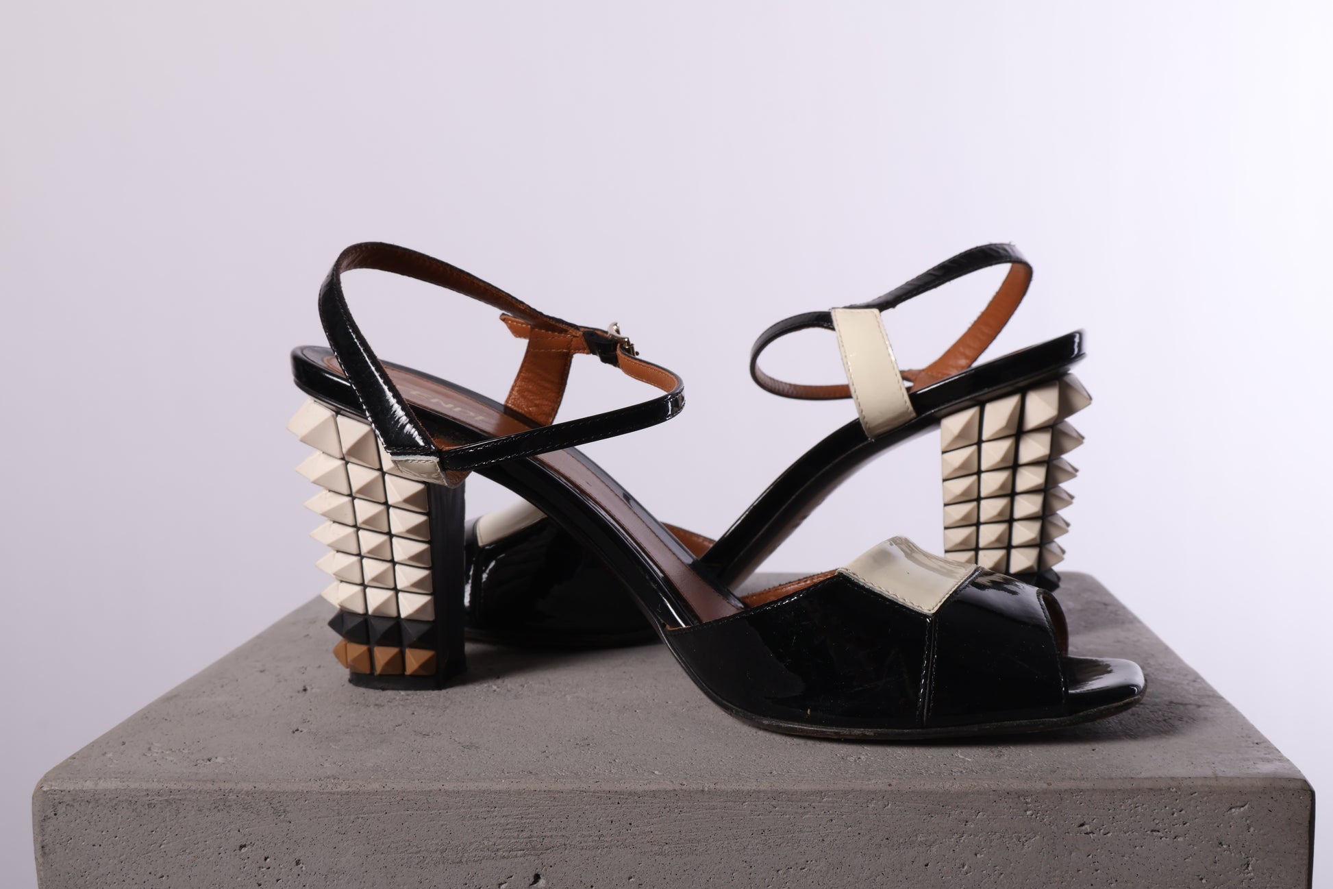 Secondhand_Fendi_Pumps Beidseitige Ansicht