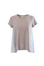 Graues Shirt von Labelstorys mit Spitze, bequemes Sakai Luck T-Shirt mit hellblauer Akzentuierung, modisches Casual-Outfit