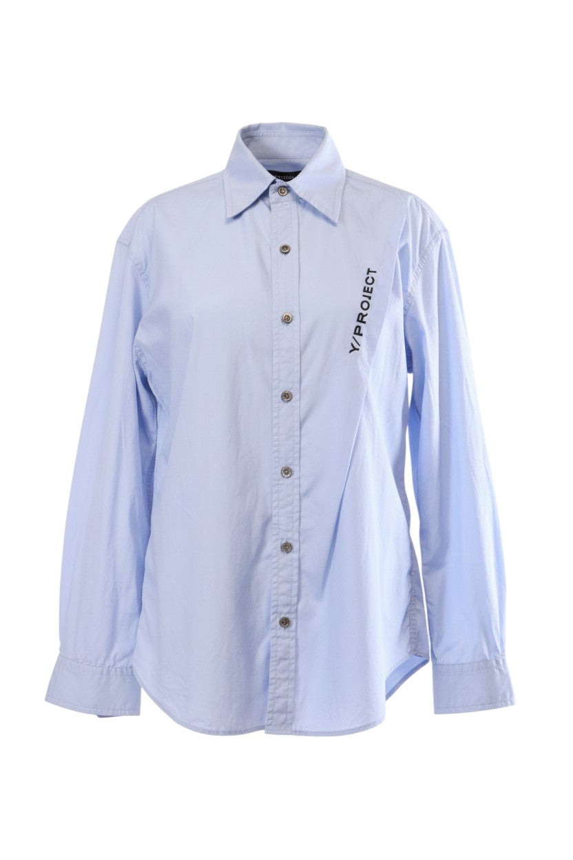 Labelstorys hellblaue Baumwoll-Hemdbluse von Y/Project mit vertikalem Logo auf der Brust
