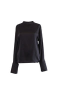 Labelstorys schwarze Seidenbluse von Helmut Lang, Gr. M, mit Stehkragen und weiten Ärmelbündchen.