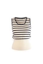 Gestreifte Max&Co Bluse von Labelstorys in Cremeweiß und Dunkelblau, locker geschnitten, aus weichem Stoff.