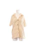Naturfarbene Nanushka Bluse aus Häkelsstoff, kurze Ärmel, von Labelstorys, stilvoll und bequem für den Alltag.