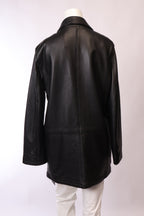 Schwarze Lederjacke von Labelstorys, oversized Schnitt mit Palmen-Details, modisches Design, sichtbarer Stoff und Nähte