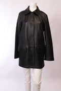Schwarze Lederjacke im Oversized-Design von Labelstorys mit Palmenmuster, aus hochwertigem Leder gefertigt.