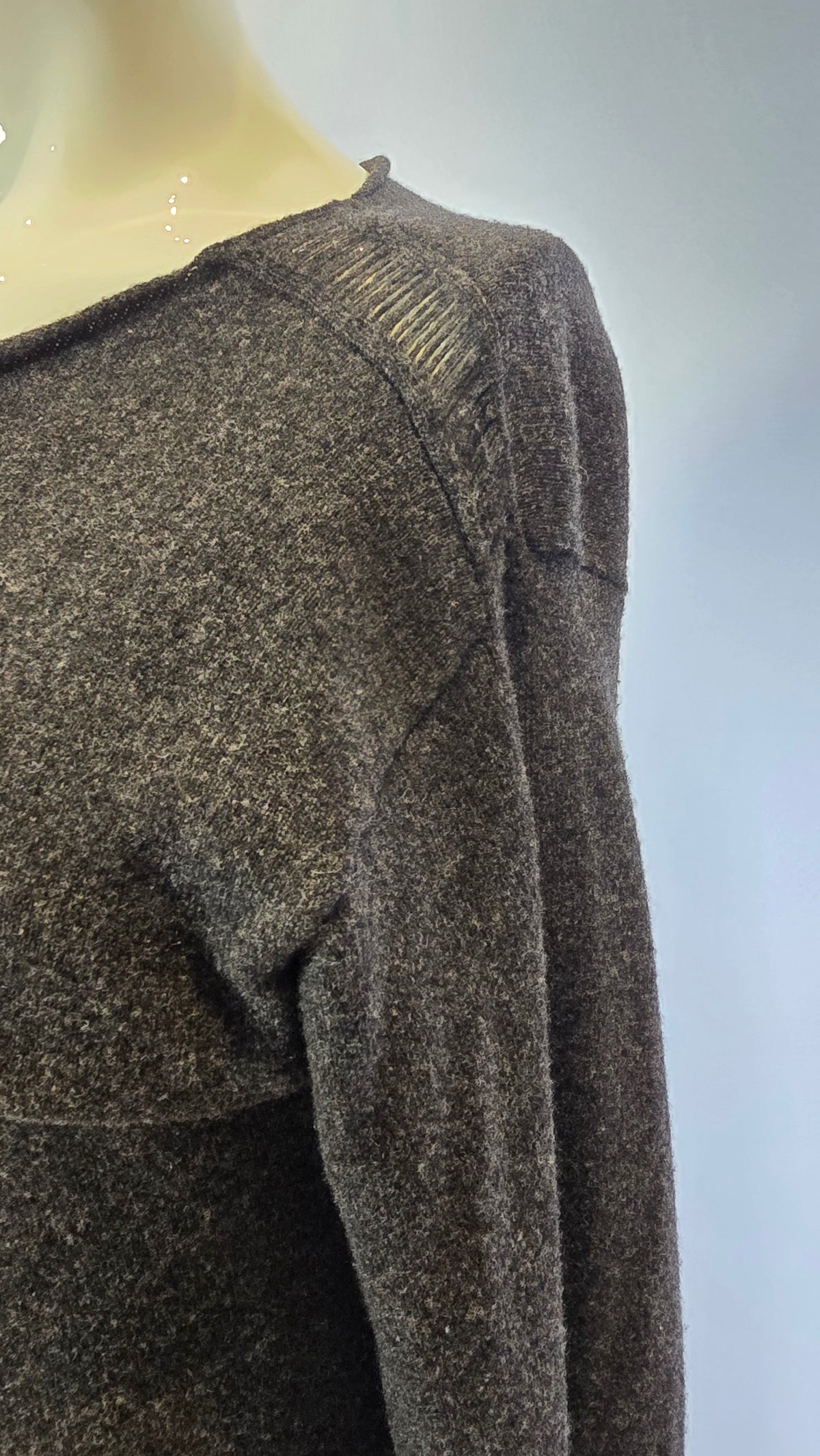 Feine Schneidklinge von Labelstorys, hochwertiges Küchenmesser mit scharfem Klingenprofil für präzises Schneiden.