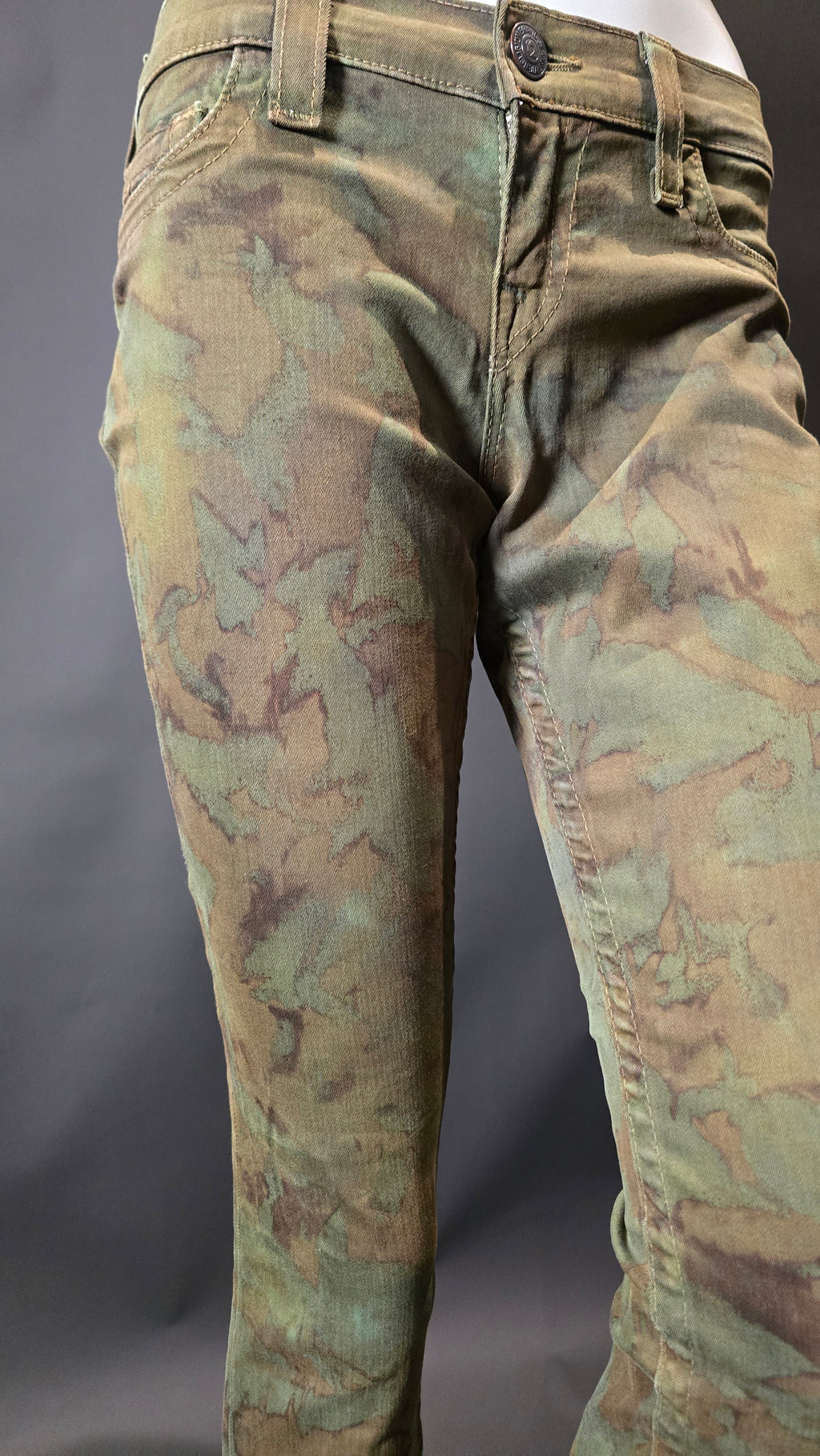 True Religion Jeans Camouflage Grün · Gr. W28