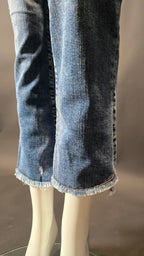 Helle, gewaschene True Religion Kick-Flare-Jeans in Blau mit Passform W29, sichtbare Denim-Textur und Nähte