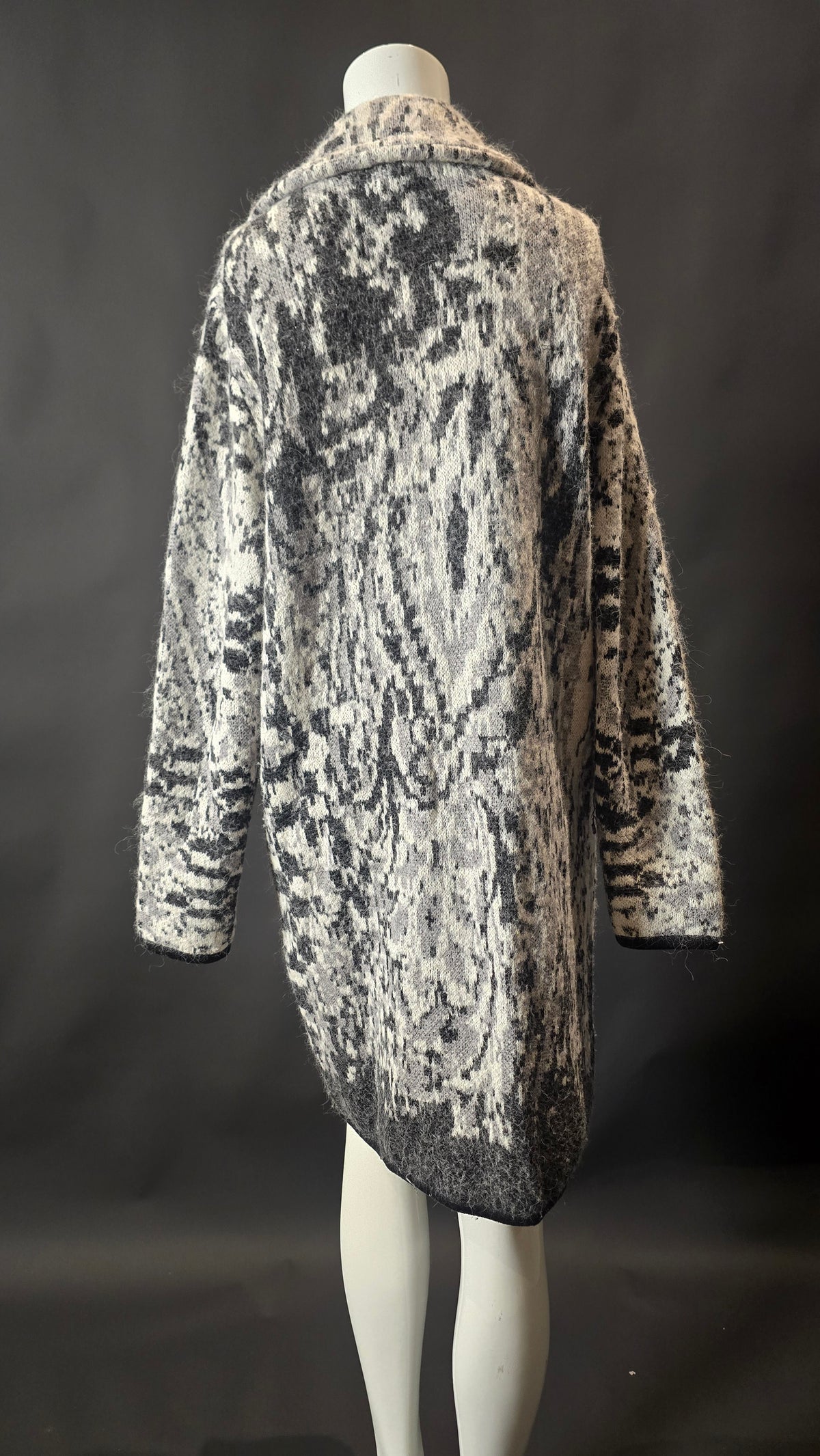 Gemusterte Lala Berlin Strickjacke in Größe S, warm und bequem, mit auffälligem Muster, von Labelstorys.
