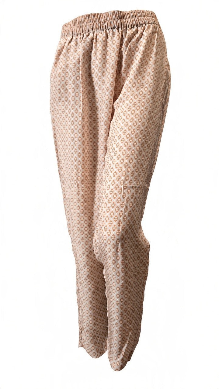 Seidenstoffhose von Labelstorys in Creme-Orange gemustert, Größe M, elegante und bequeme Damenhose aus Seidenstoff.