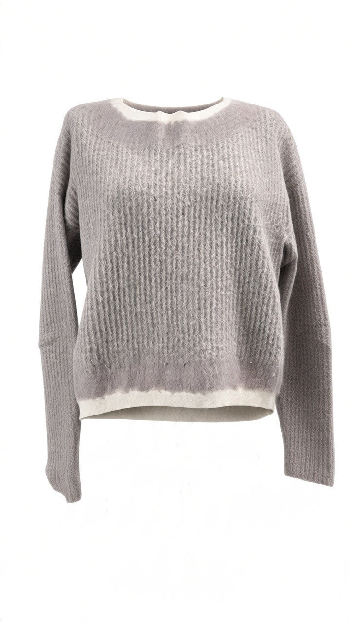 Grauer Luisa Cerano Pullover in Größe S, aus weichem Stoff, mit lockerer Passform, auf einem weißen Hintergrund fotografiert