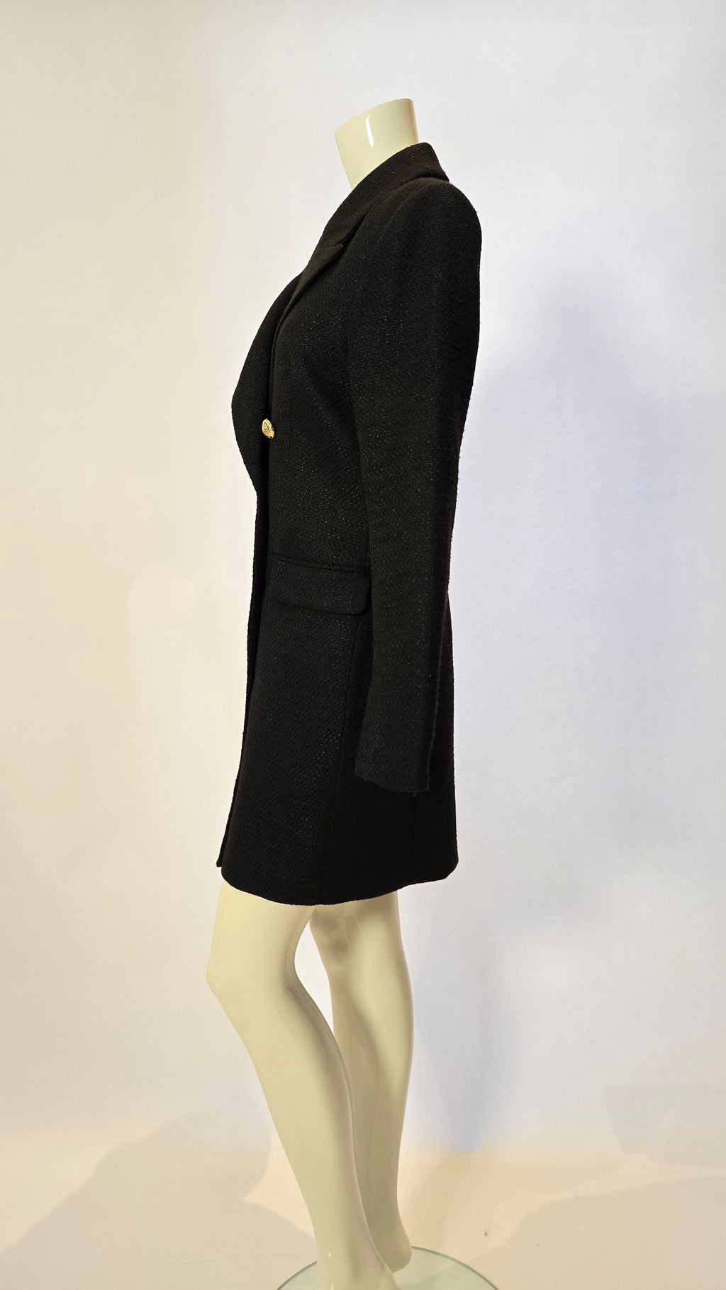 Modische NIKKIE Damenjacke von Labelstorys, mit stilvollem Design und hochwertigem Material, sichtbar im Bild.