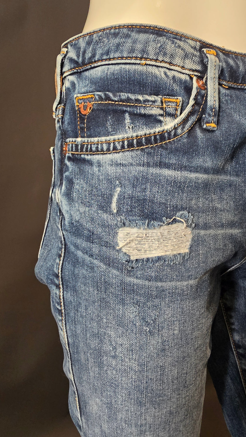 True Religion Kick-Flare-Jeans in gewaschener Denim-Optik, blau, Größe W29, mit klassischem Schnitt und modischer Passform.