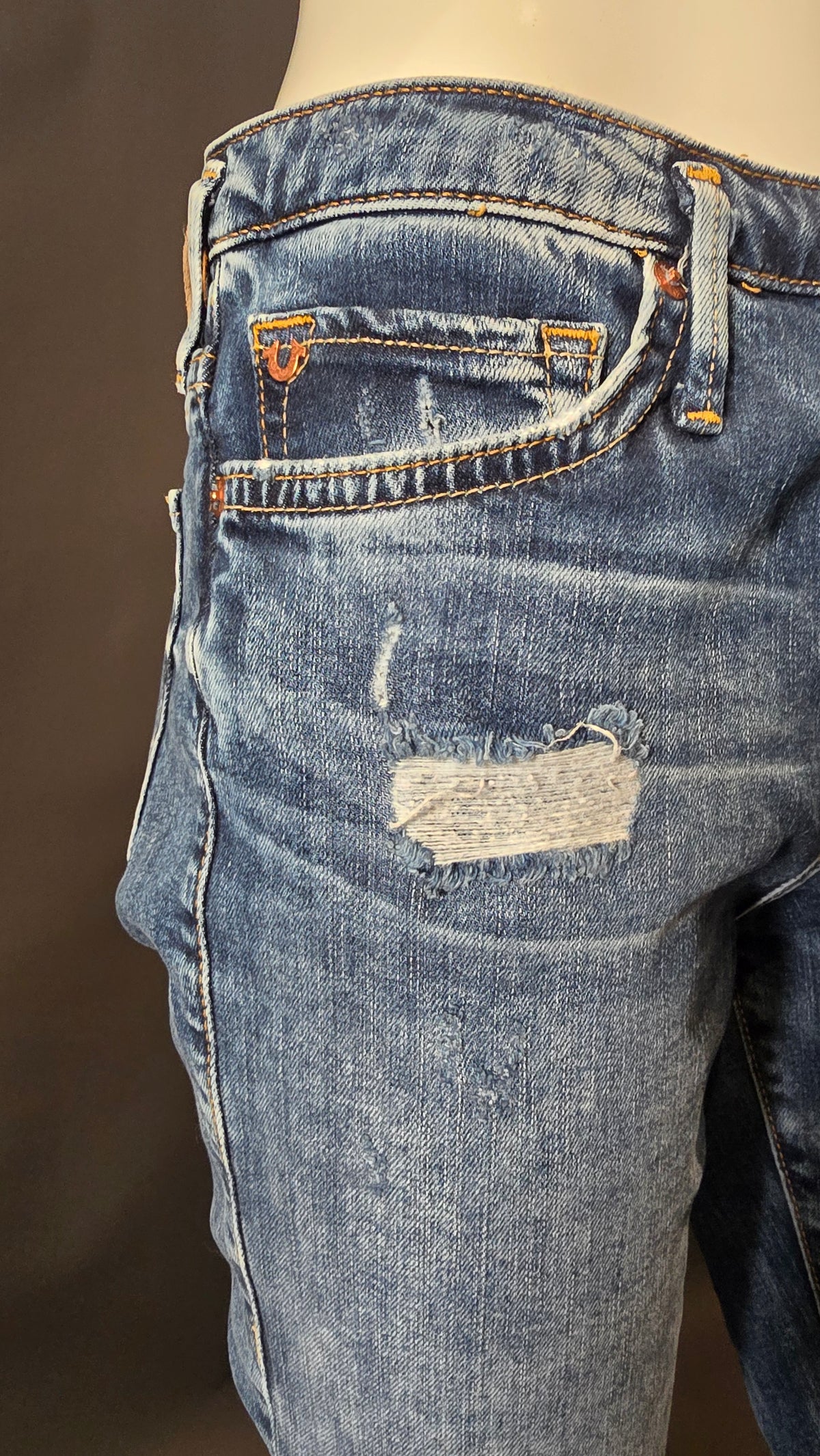 True Religion Kick-Flare-Jeans in gewaschener Denim-Optik, blau, Größe W29, mit klassischem Schnitt und modischer Passform.