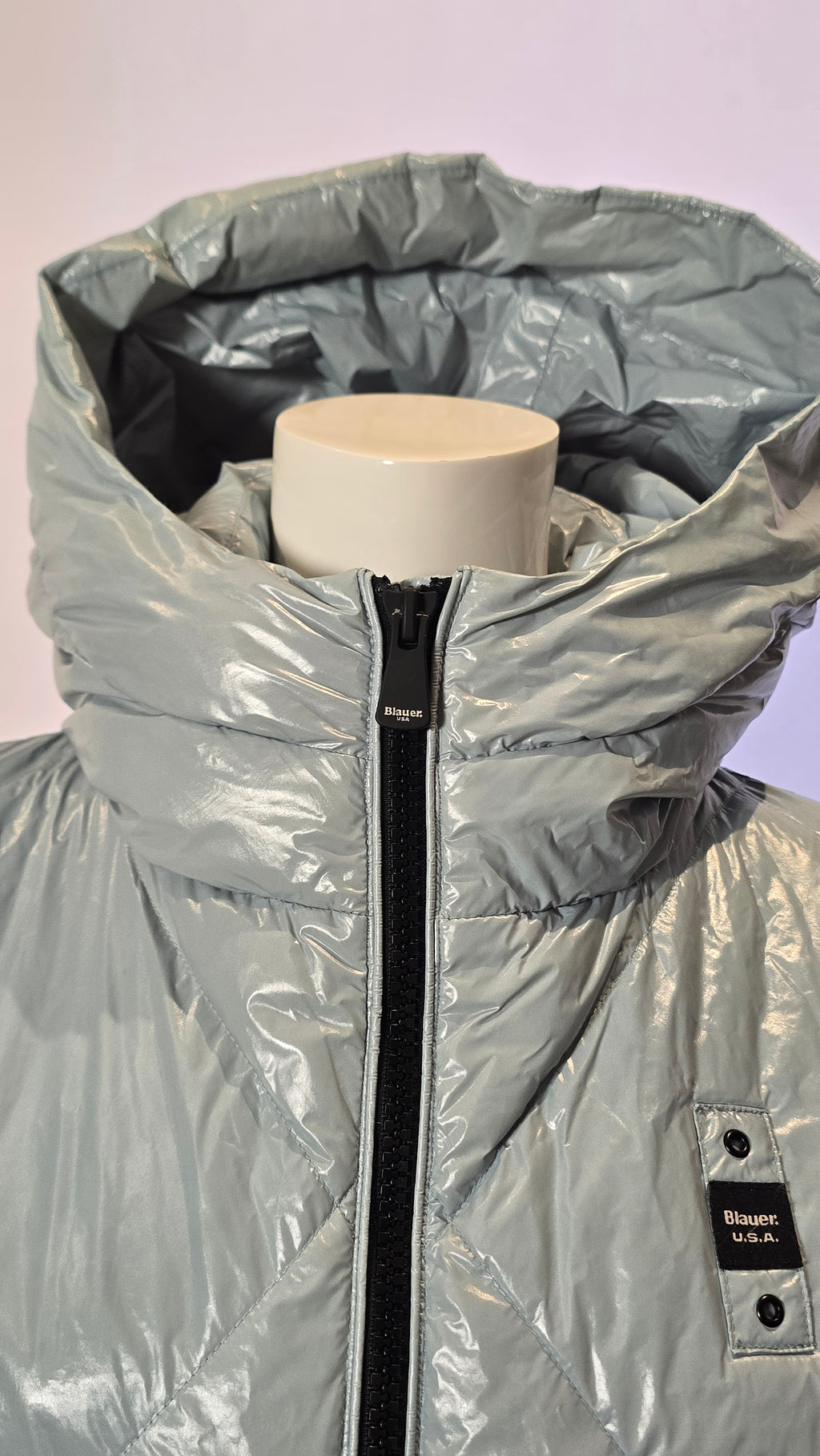 Blaue Jacke von Blauer. USA, Labelstorys, mit Reißverschluss und Kapuze, modischer Outdoor-Look, gestepptes Design