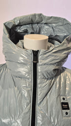 Blaue Jacke von Blauer. USA, Labelstorys, mit Reißverschluss und Kapuze, modischer Outdoor-Look, gestepptes Design