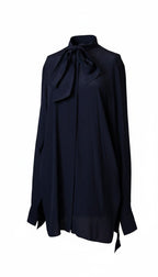 Rokh Bluse von Labelstorys, elegante Bluse aus weichem Stoff, mit lockerem Schnitt und dezenten Details.
