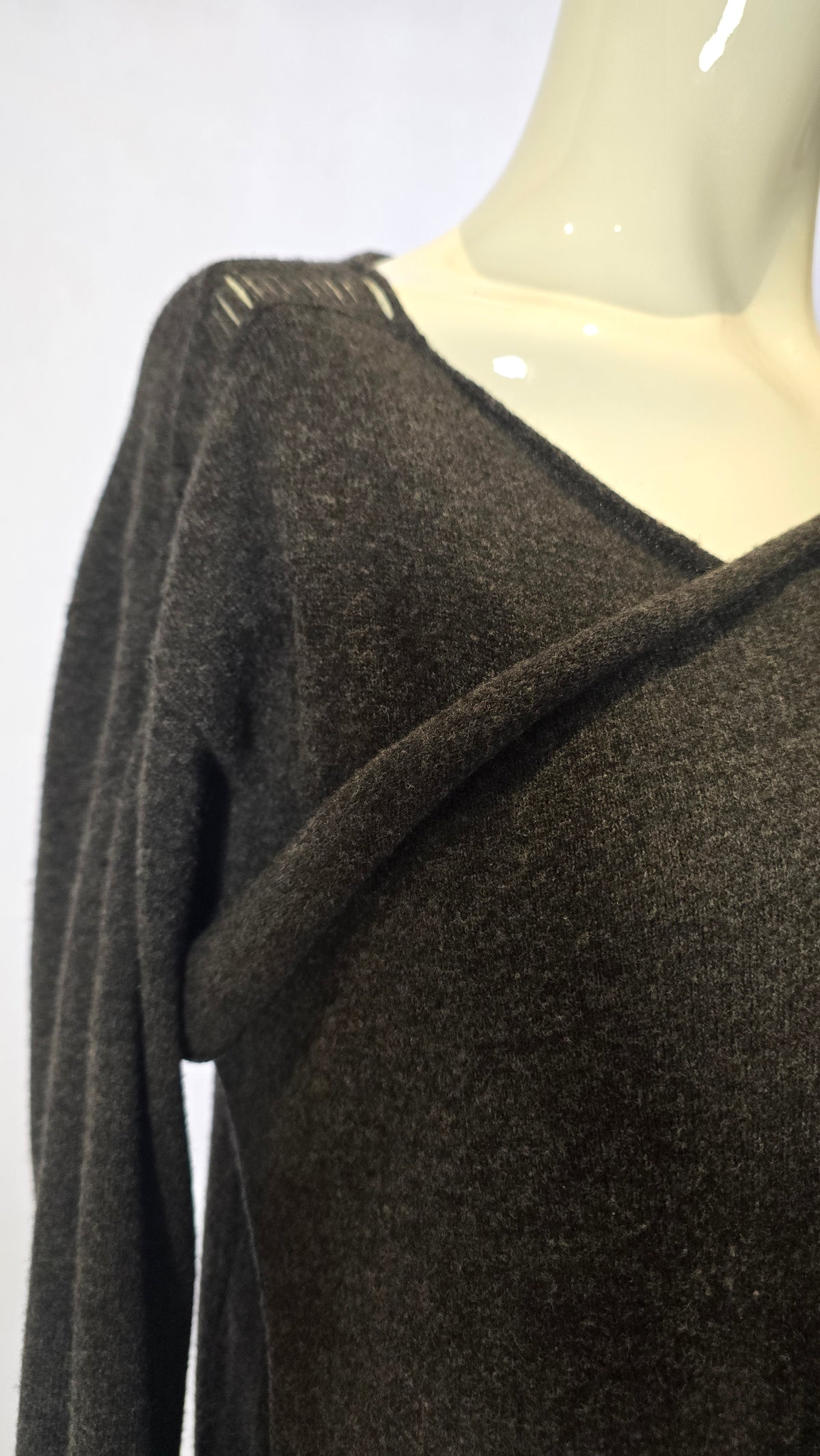 Feines Edge Produkt von Labelstorys, detaillierte Nahaufnahme des eleganten Designs und der hochwertigen Verarbeitung.