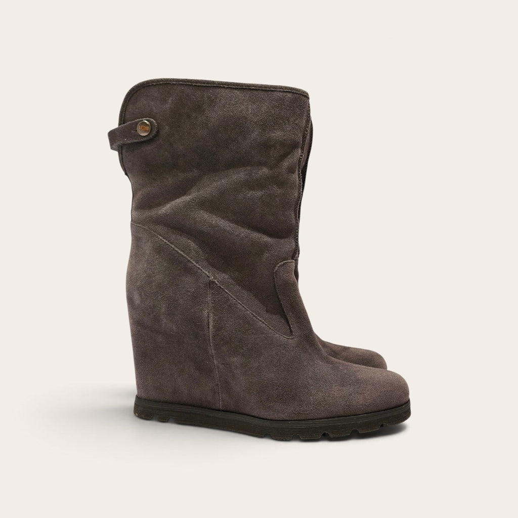 UGG