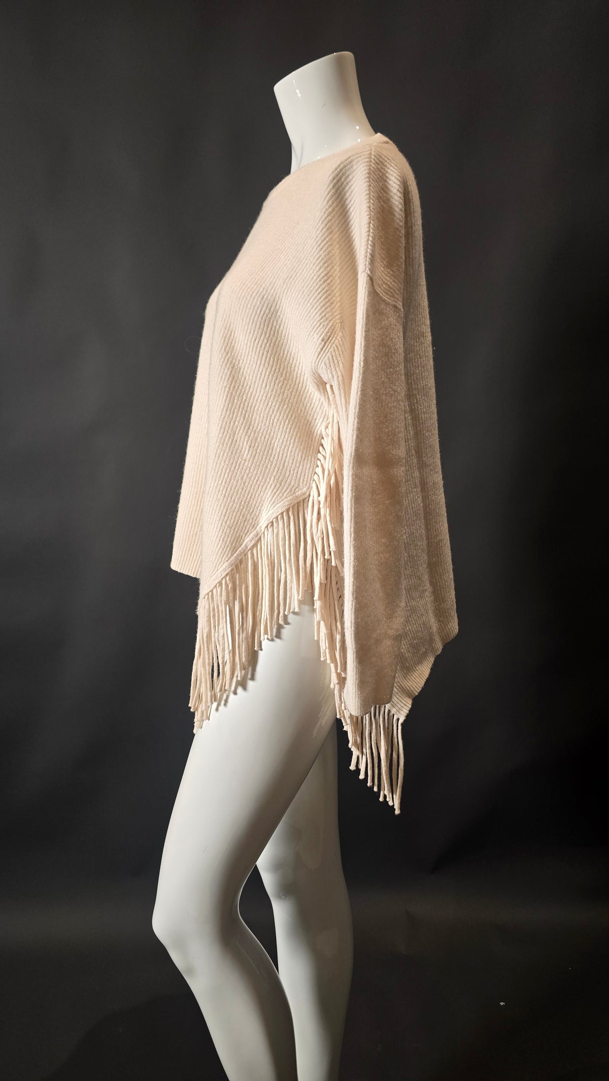 Cremeweißer Wollpullover von Labelstorys, Größe 38, mit elegantem Prinzessinnen-Design, perfekt für stilvolle Winteroutfits.